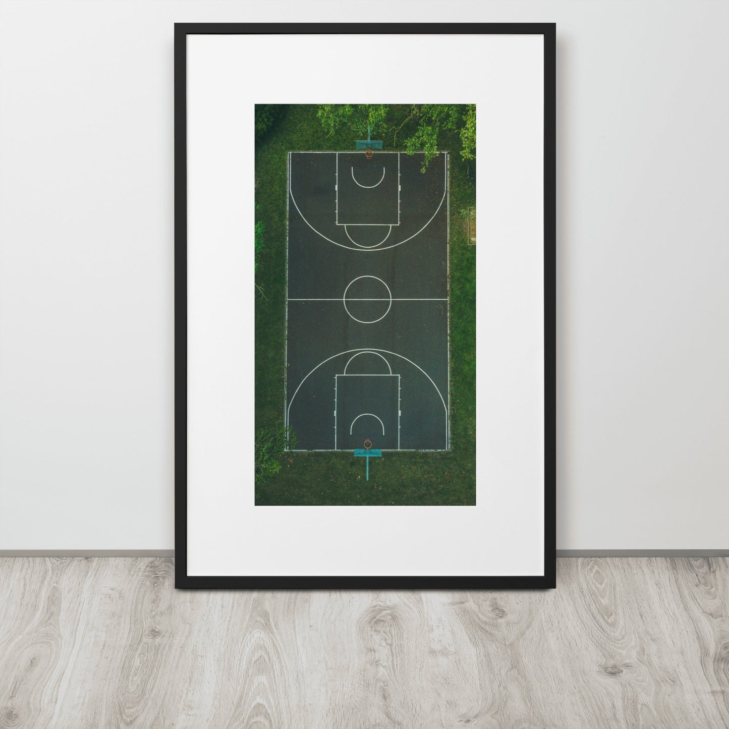 Pista de baloncesto en el bosque - Marko