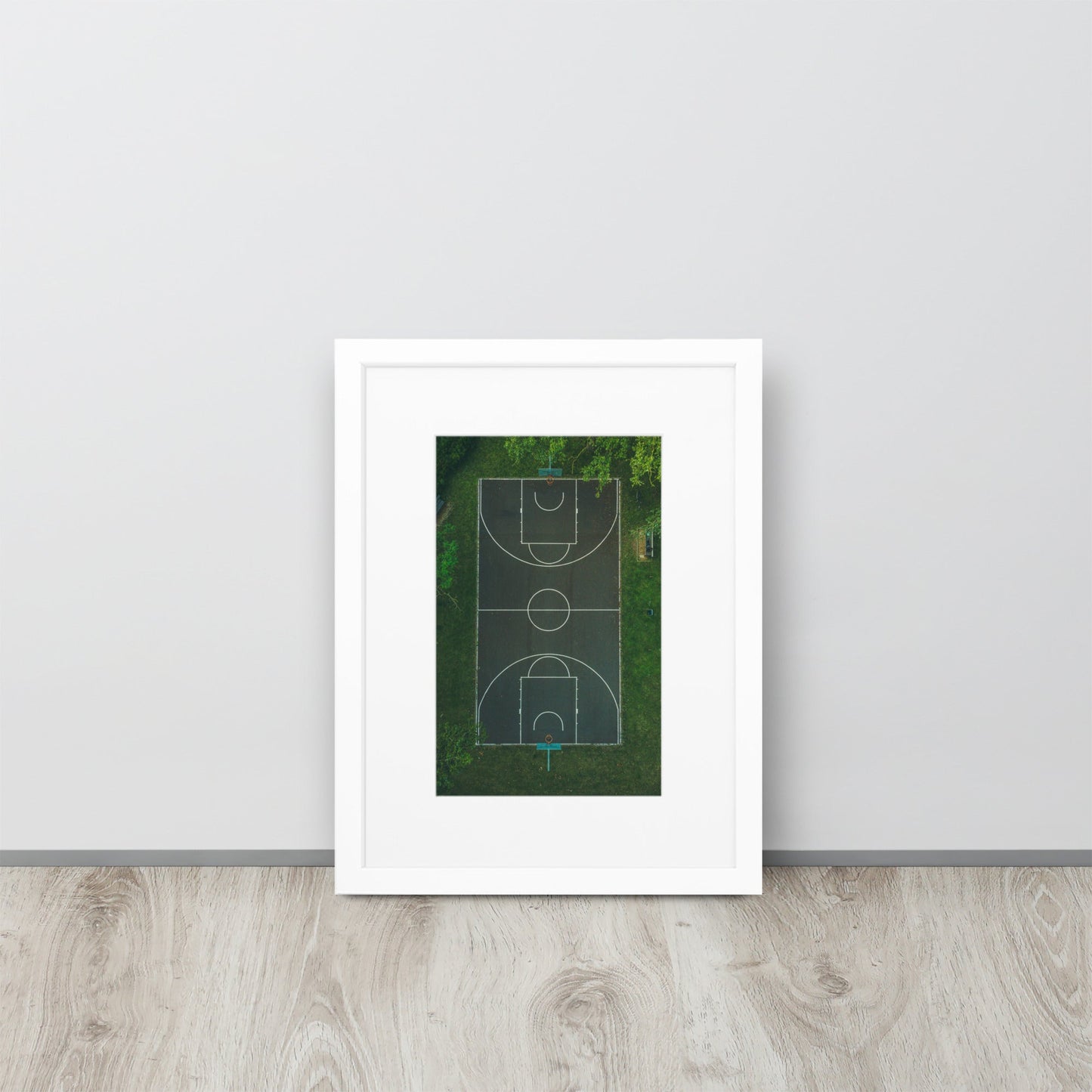 Pista de baloncesto en el bosque - Marko